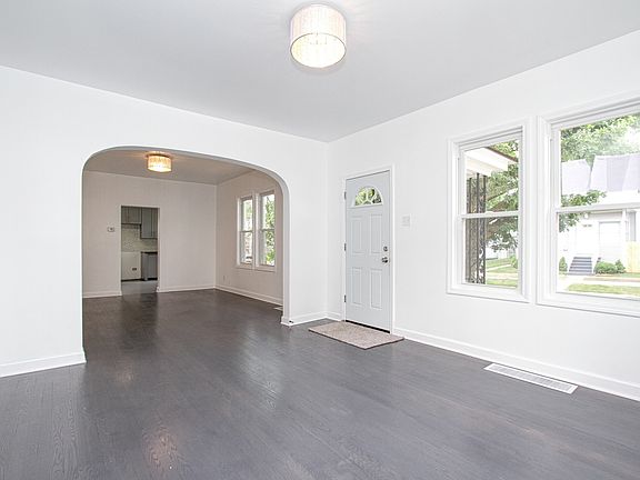 3rd image of 13029 Hoyne Ave