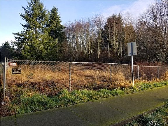 3rd image of 1936 Miller Ave NE