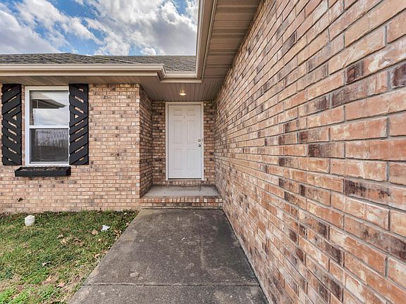 5th image of 912 Wesley Avenue