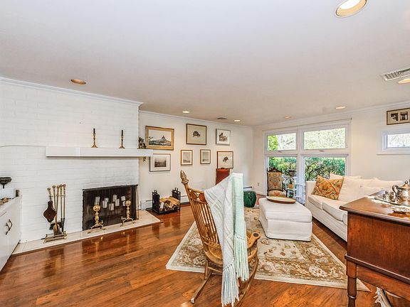 2nd image of 13 Tulip Dr