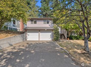 2320 NE 102nd St, Seattle, WA 98125