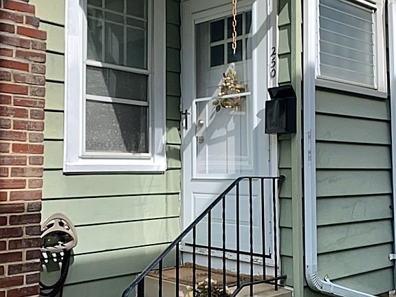 2nd floor separate entrance