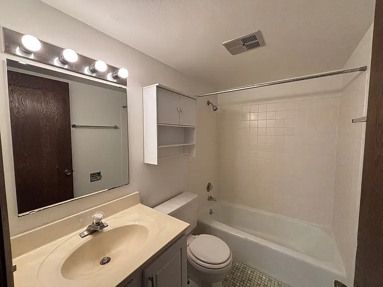 511 W Main St #206 — Photo 26