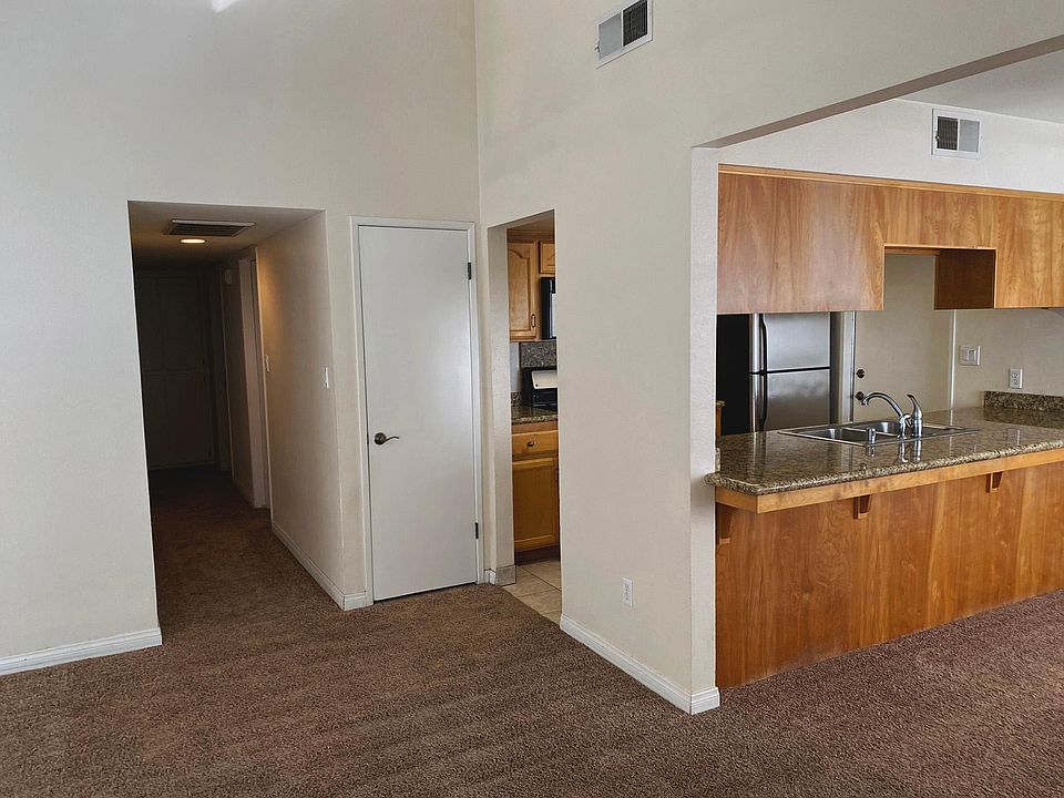 Extended granite counter top with breakfast bar for those quick meals on the go, or gathering while cooking your favorite meal.