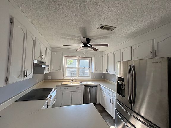 4th image of 504 Candlewood Dr