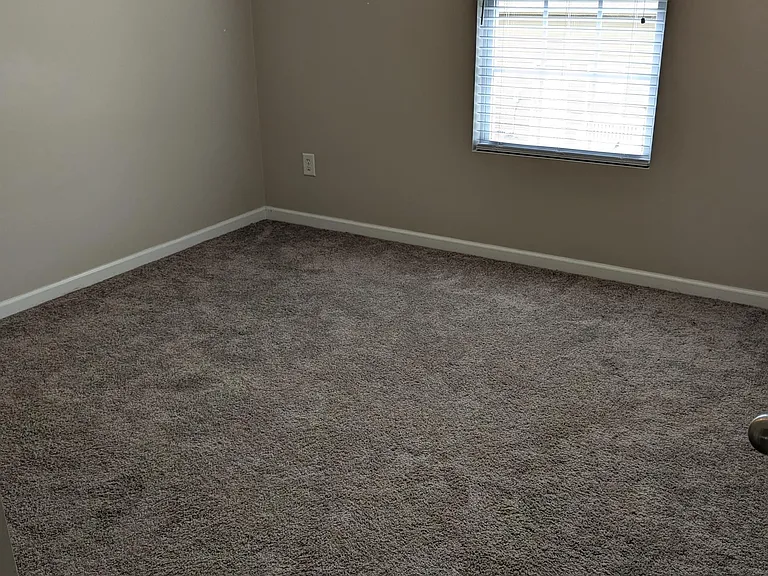 1058 Ashmore Dr — Photo 16