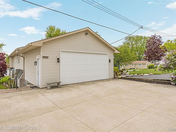 5th image of 9047 Gale Rd