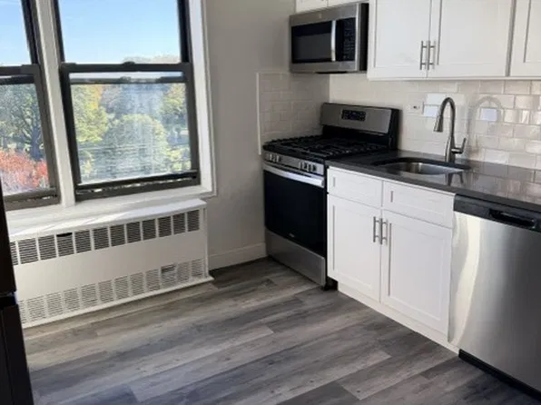 285 East 35th Street image 1 of 4