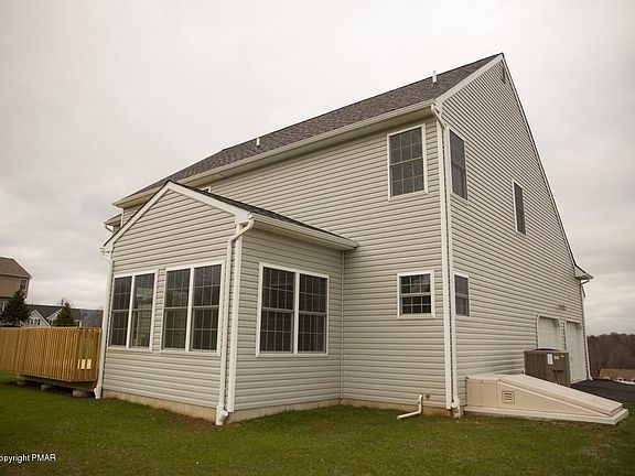 3rd image of 109 Country Chase Dr