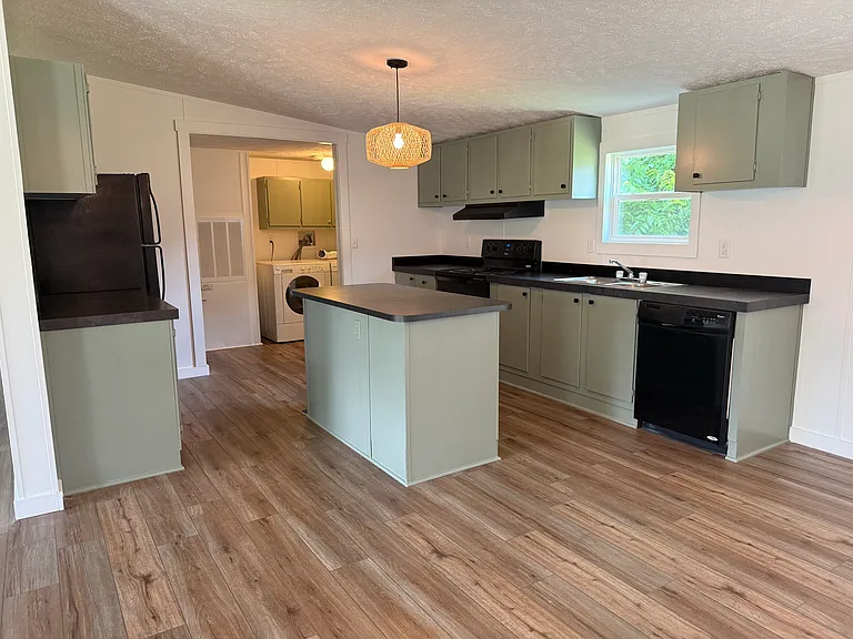 1641 Ponderosa Dr — Photo 3