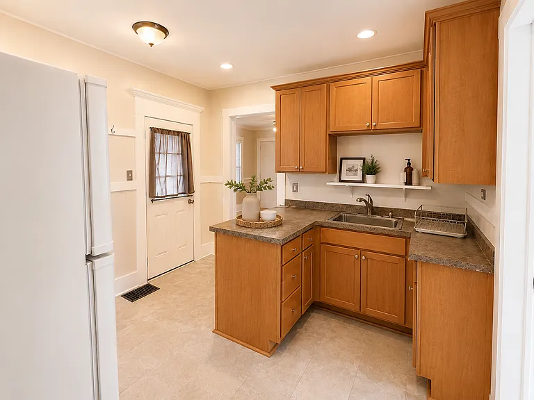 243-245 Milburn St #1 — Photo 7