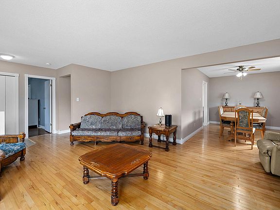 5th image of 3511 73rd St NW