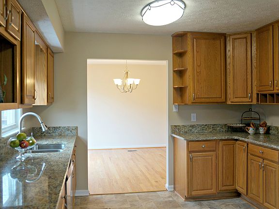 5th image of 119 Downing Cir