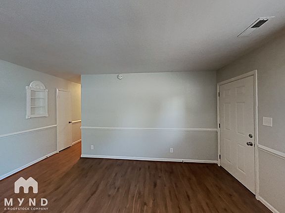 5th image of 703 Gaston Ave