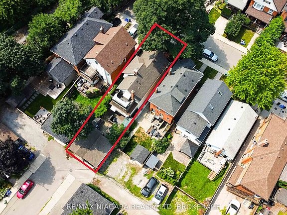 3rd image of 187 Emerald St S