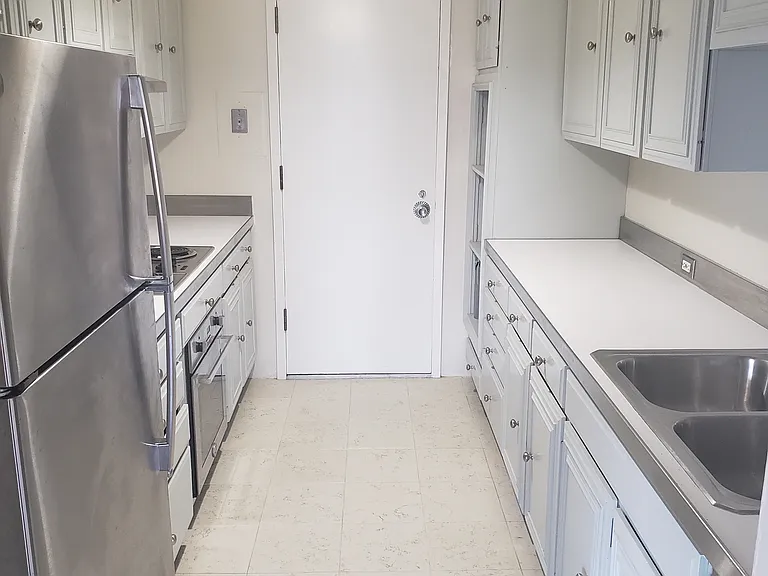 2501 Calvert St NW #810 — Photo 2