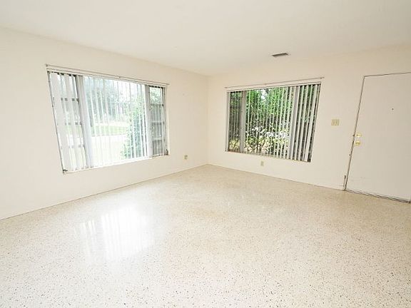 3rd image of 3601 Pelican Ln