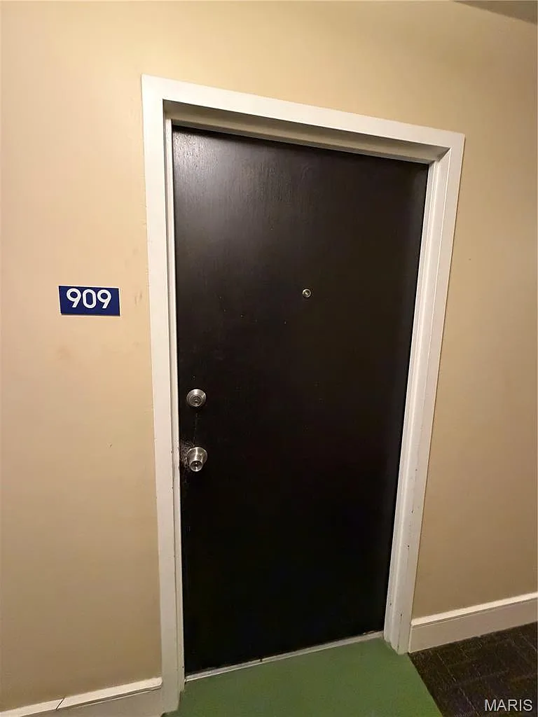 1 bed, 1.0 bath, 427 sqft, $750 — Photo 1