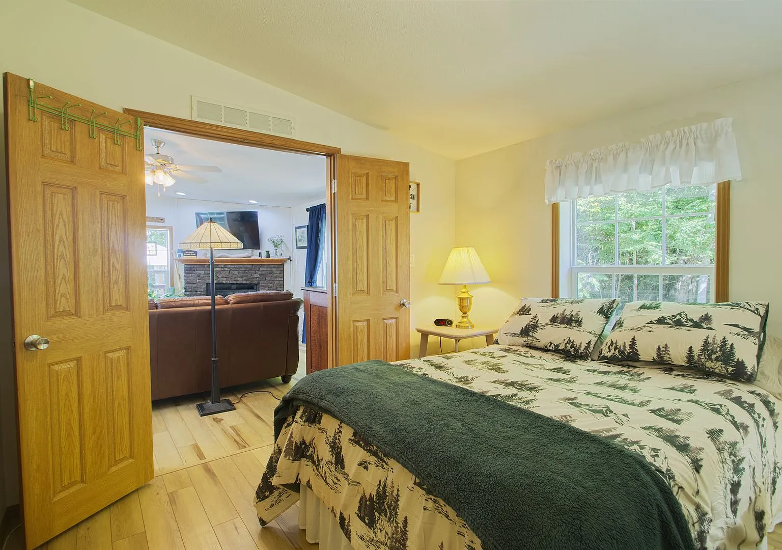Furnished Winter Seasonal - Privacy In Campton Nh - $2100/Mo- Available Dec 1! — Photo 4