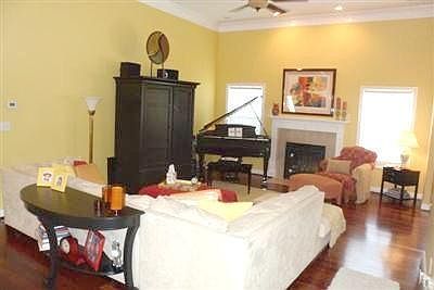 5th image of 109 Chapman Dr