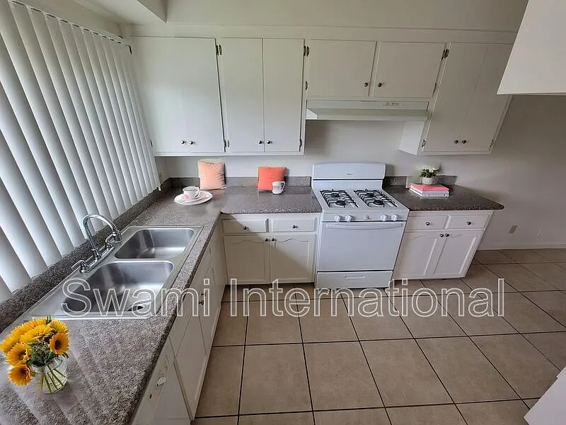 2 bed, 2.0 bath, 885 sqft, $2,495 — Photo 4