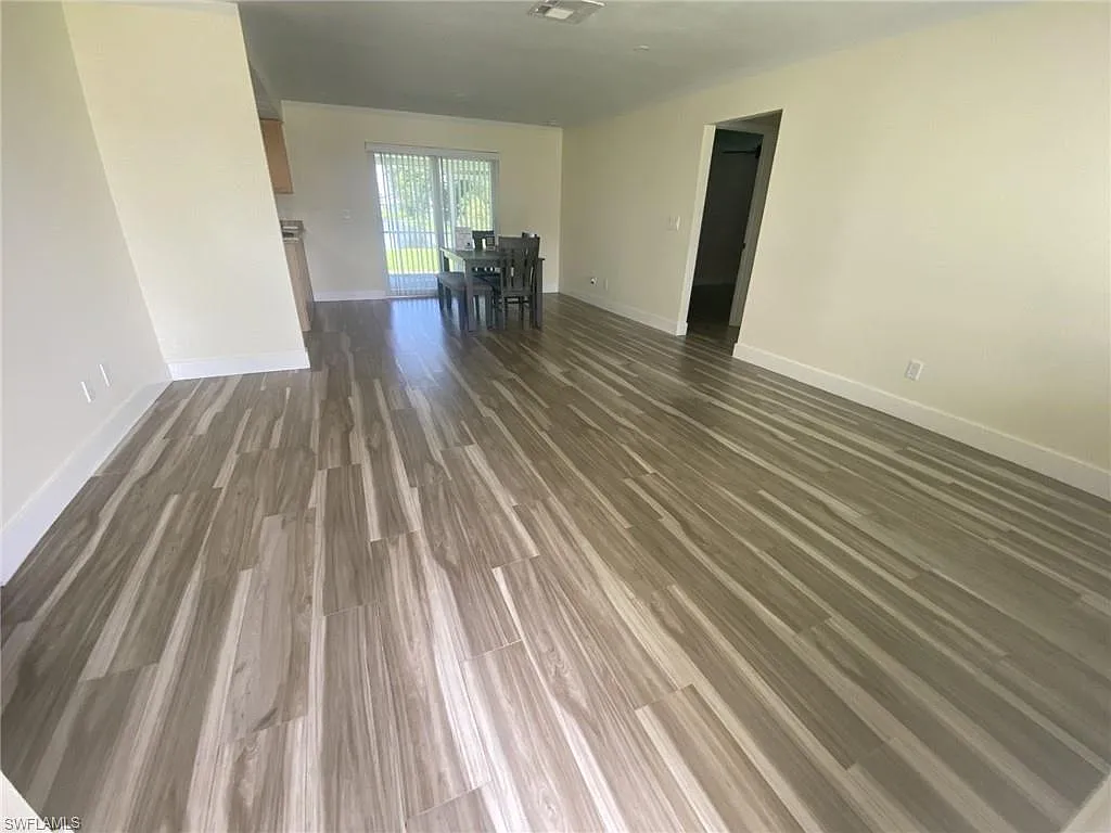 3 bed, 2.0 bath, 1192 sqft, $2,300 — Photo 4