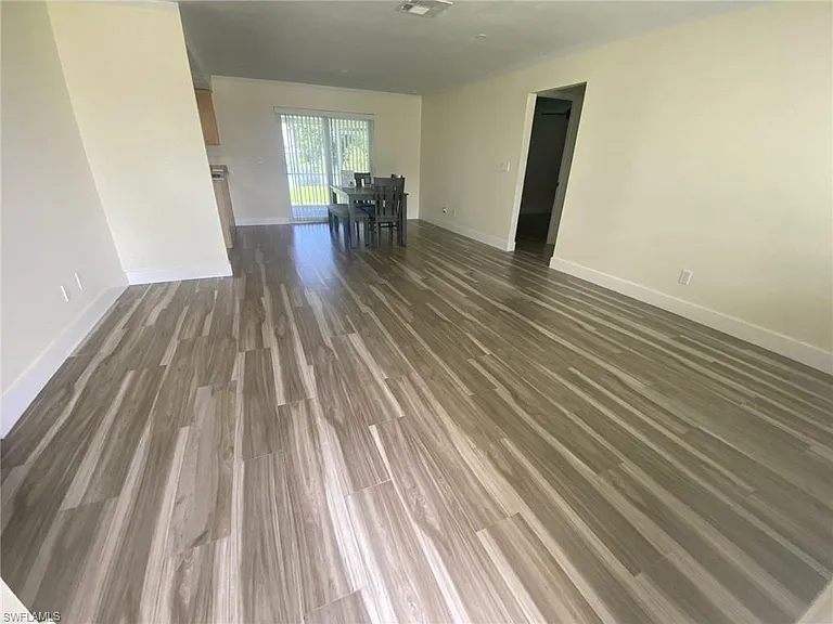 525 SE 11th Ct — Photo 4
