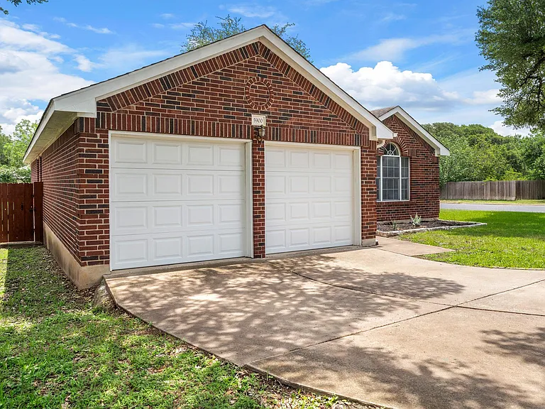 5900 Taylorcrest Dr — Photo 2