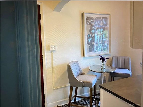 5th image of 2200 Far Hills Ave APT 11