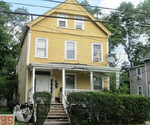 4th image of 381 Tremont Ave