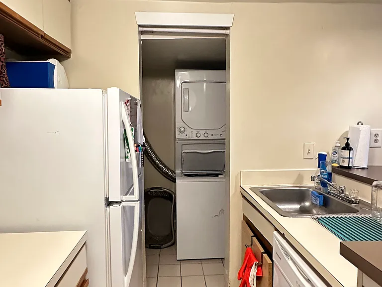 2061 Fitzwater St #1R — Photo 21