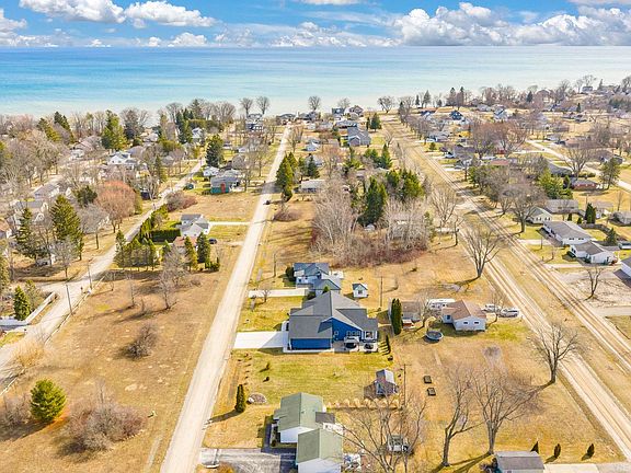 3rd image of 7378 Birch Tree Rd