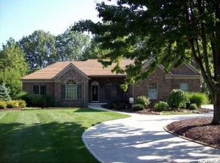 37451 Sugar Ridge Rd, North Ridgeville, OH 44039