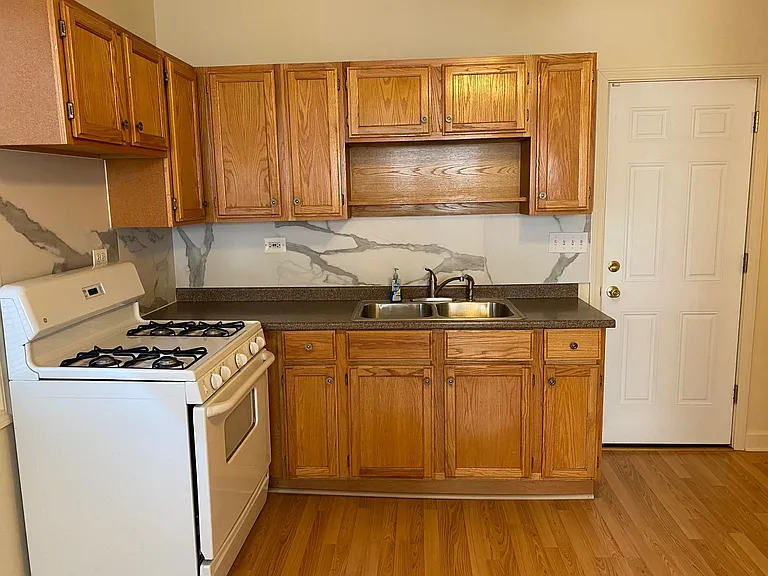 872 N Marshfield Ave #CH2 — Photo 9