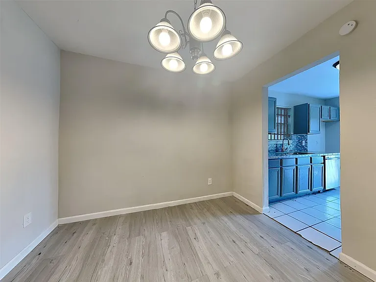 12811 Roandale Dr — Photo 7