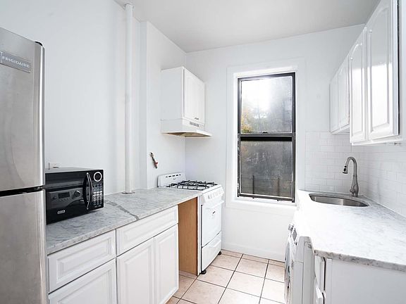 2nd image of 203 17th St APT 8
