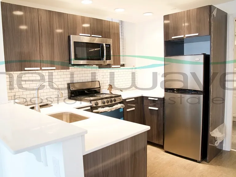 100 Queensberry St #3B — Photo 1