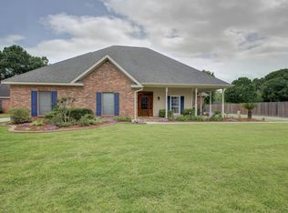 124 Green Meadow Rd, Lafayette, LA 70503