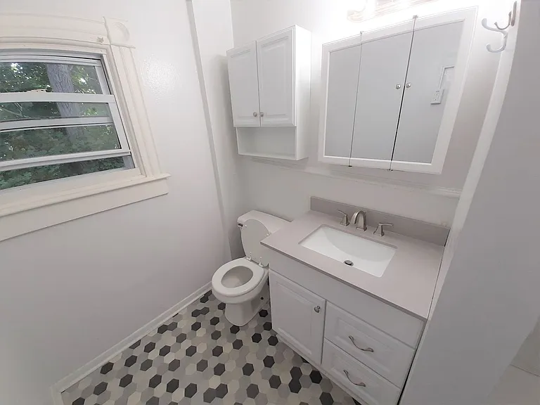 107-109 Hudson St #107 — Photo 3