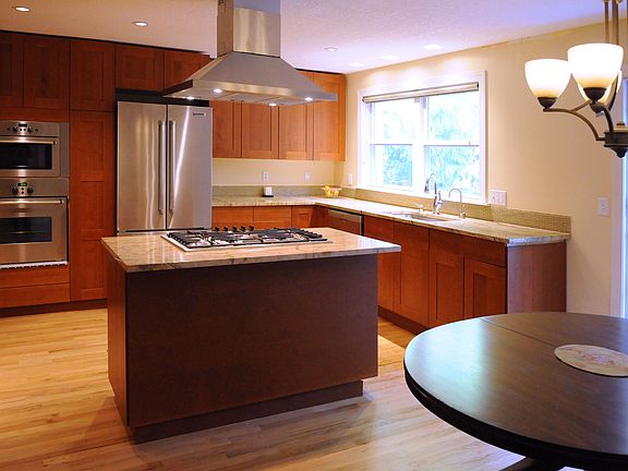 Kitchen (opens to upper deck