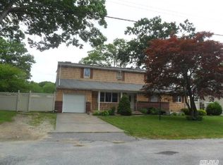 15 Shore Rd, Patchogue, NY 11772