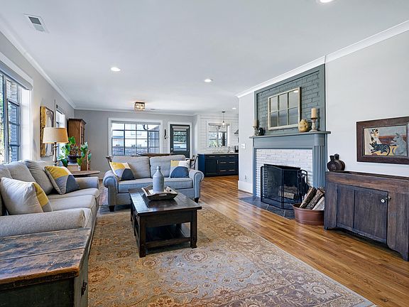 4th image of 507 W Salisbury St