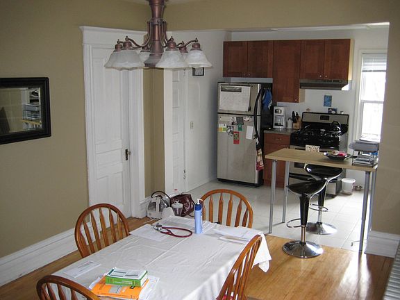2nd image of 2727 N Mozart St #2