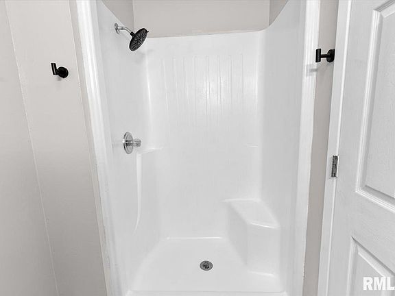 4th image of 1013 Ivey Ln