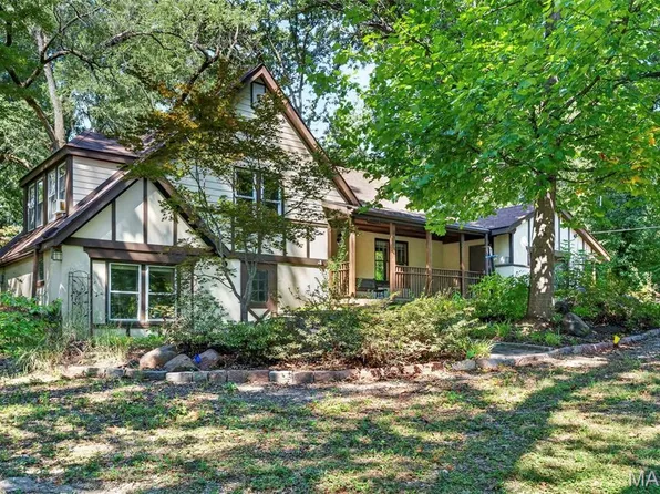 433 Day Dr, Saint Louis, MO 63135