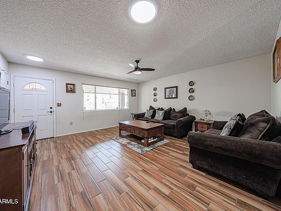 3rd image of 10736 W ROUNDELAY Circle