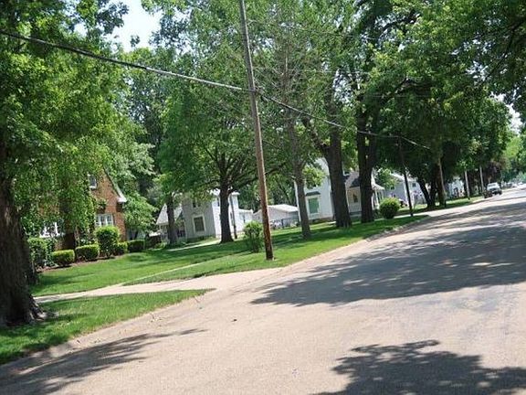 Exterior Neighborhood (street photo)