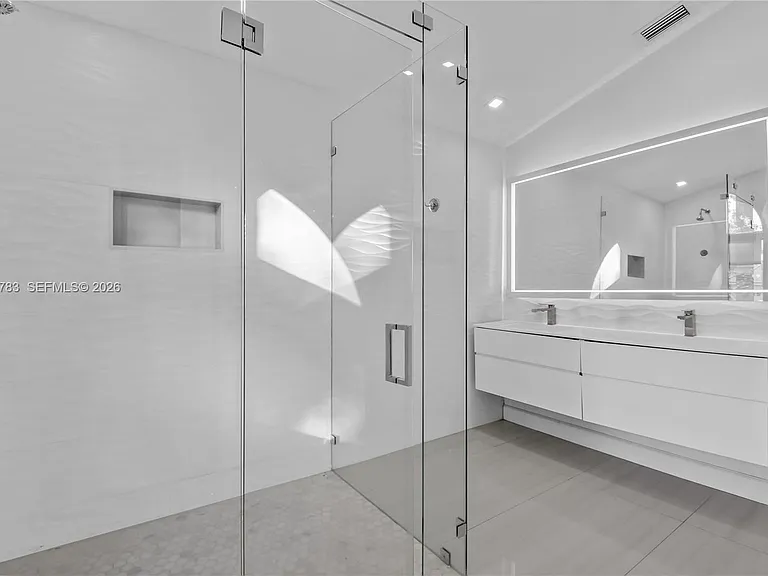 710 Lake Blvd — Photo 13