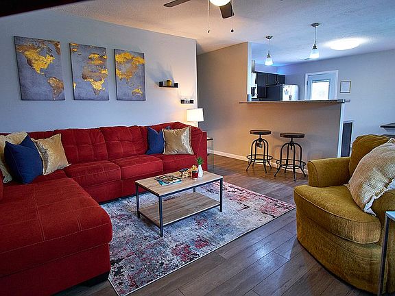 2nd image of 220 Oglewood Ave