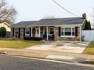28 1st Ave, Monroe Township, NJ 08831